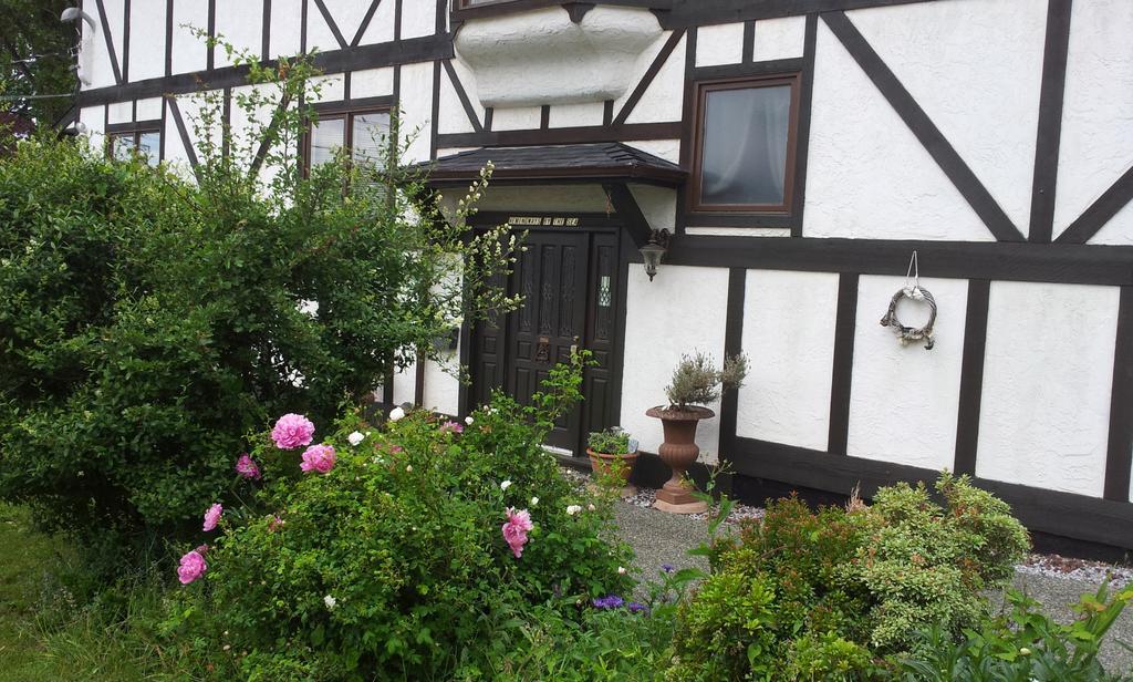 Hemingway'S By The Sea Bed & Breakfast วิกตอเรีย ภายนอก รูปภาพ