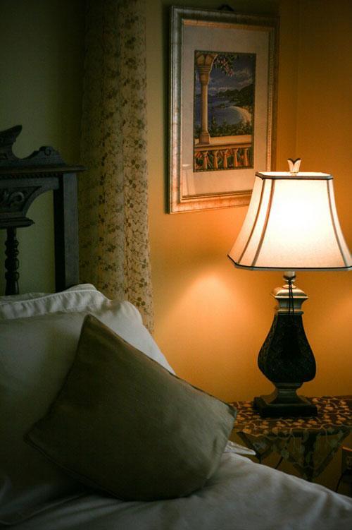 Hemingway'S By The Sea Bed & Breakfast วิกตอเรีย ภายนอก รูปภาพ