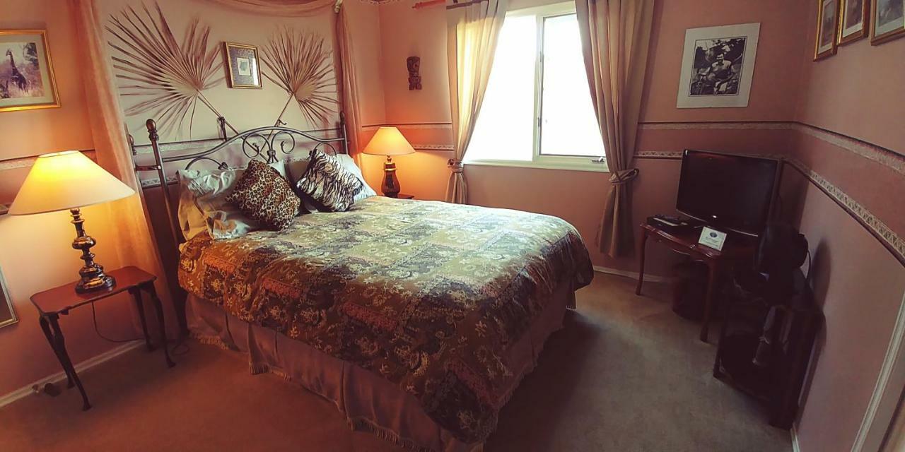 Hemingway'S By The Sea Bed & Breakfast วิกตอเรีย ภายนอก รูปภาพ